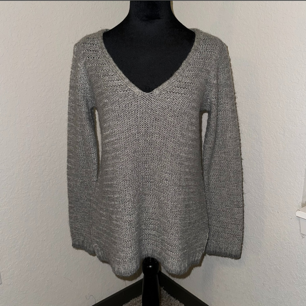 H&M Sweater Women's XS Gray Knitted Long Sleeve V-Neck Pullover Classic‎ Winter